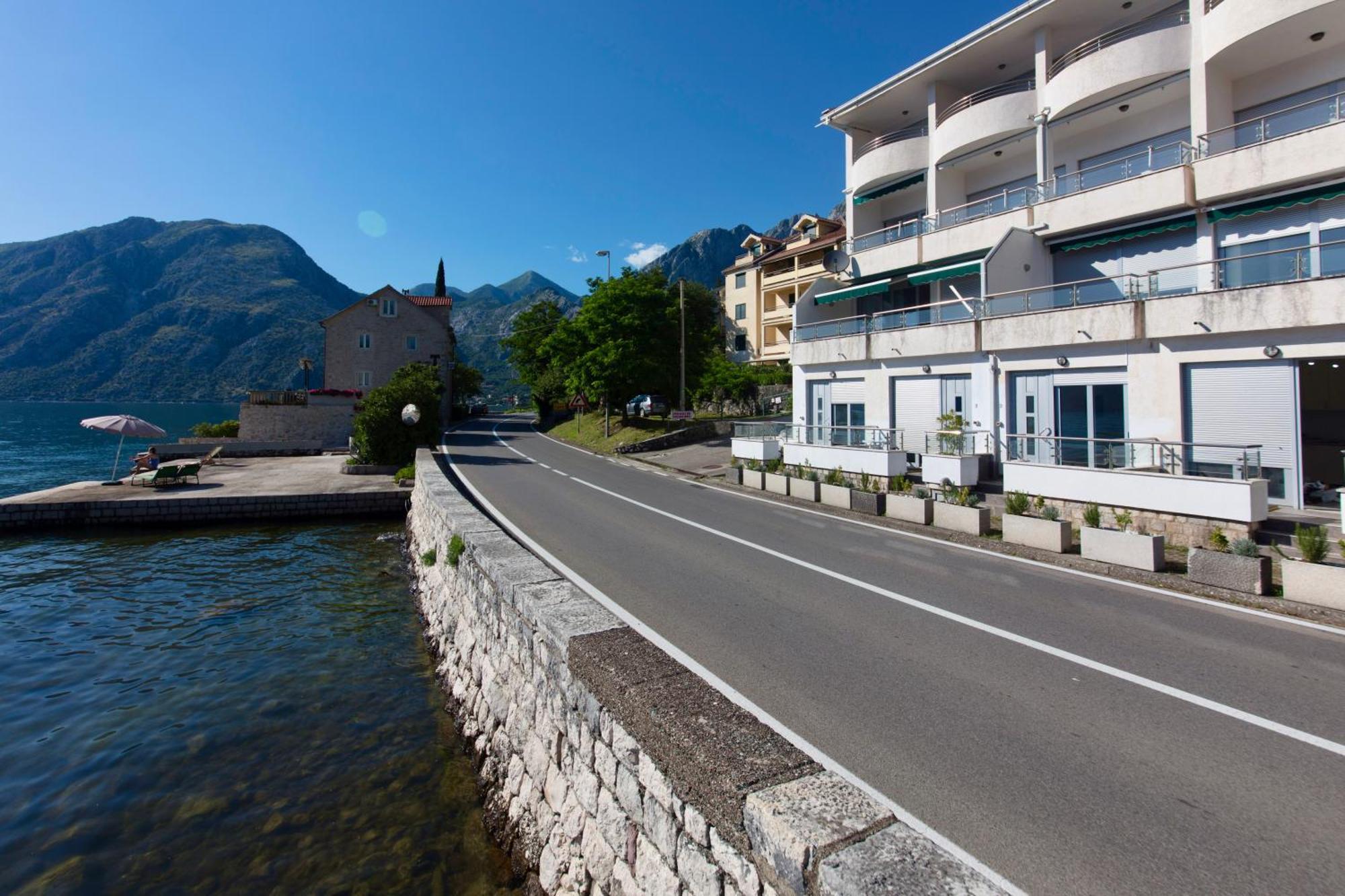 Waterfront Apartments Kotor Exterior photo