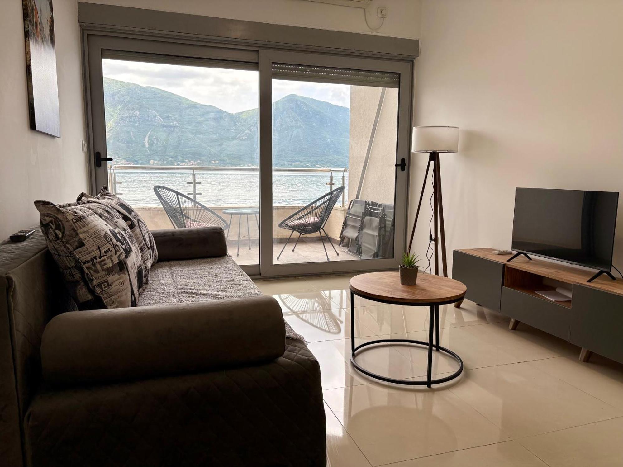 Waterfront Apartments Kotor Exterior photo